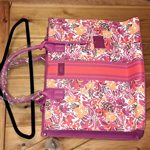 Trina Turk Handbags - 👻Trina Turk tote with strap